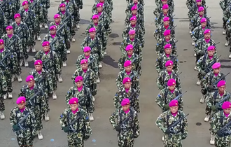 Yndonezyske mariniers drage magintakleurige baretten