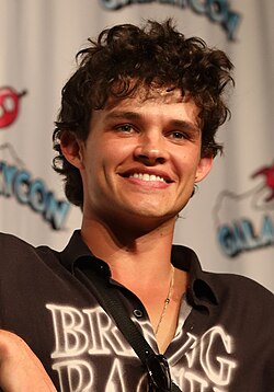 Curran Walters (Jason Todd / Robin / Red Hood)